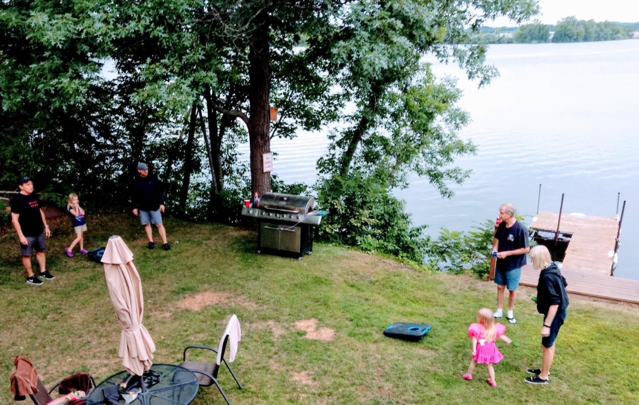 Curriers Lakeview * Rice Lake